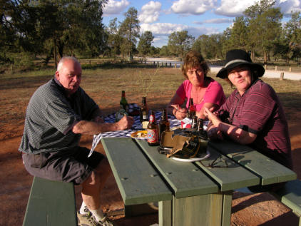 Fellow campers at Mungo joined us for a beer and cheese! Lovely couple from Melbourne ....