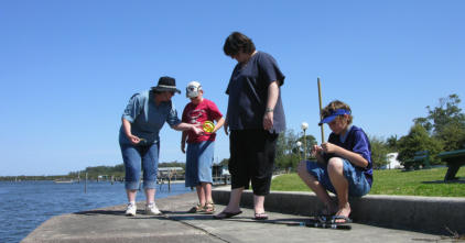 Levi & Boof get fishing tips from Fiona