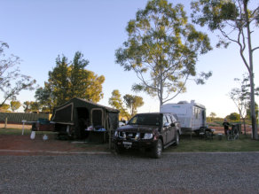 Leonie & Rick meet up at Erlunda Roadhouse